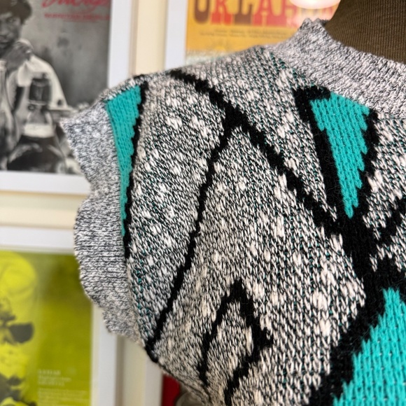 Vintage 80s Sleeveless Abstract Knit Top 🌀 - Picture 6 of 9